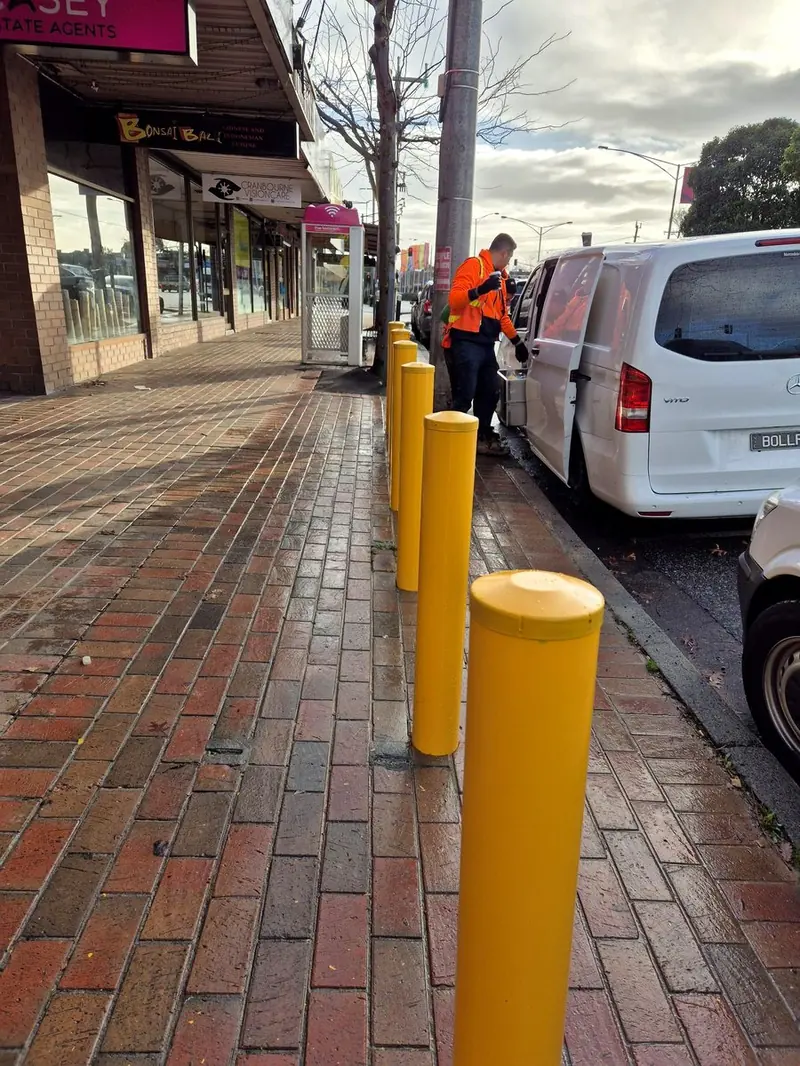 Yellow street bollards — Cranbourne